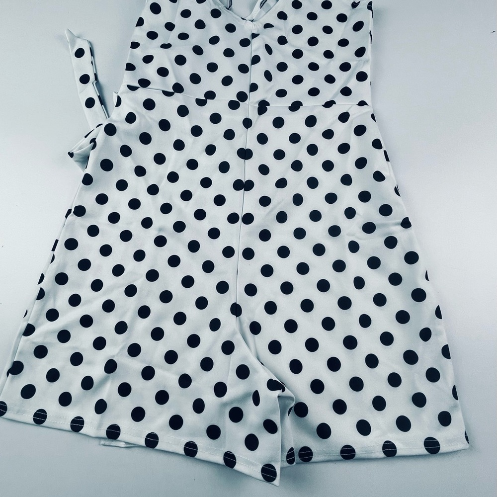 WRAP TIE SKORT POLKA DOT PLAYSUIT
Colour. WHITE - Picture 3 of 5